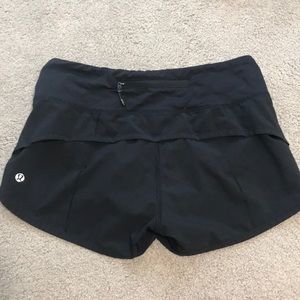 black lululemon shorts